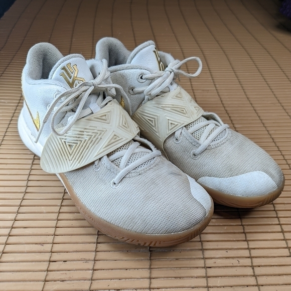 Nike Zoom Kyrie Flytrap3 Summit White Metallic Silver Copper Gold US men's sz 11 - Picture 3 of 10